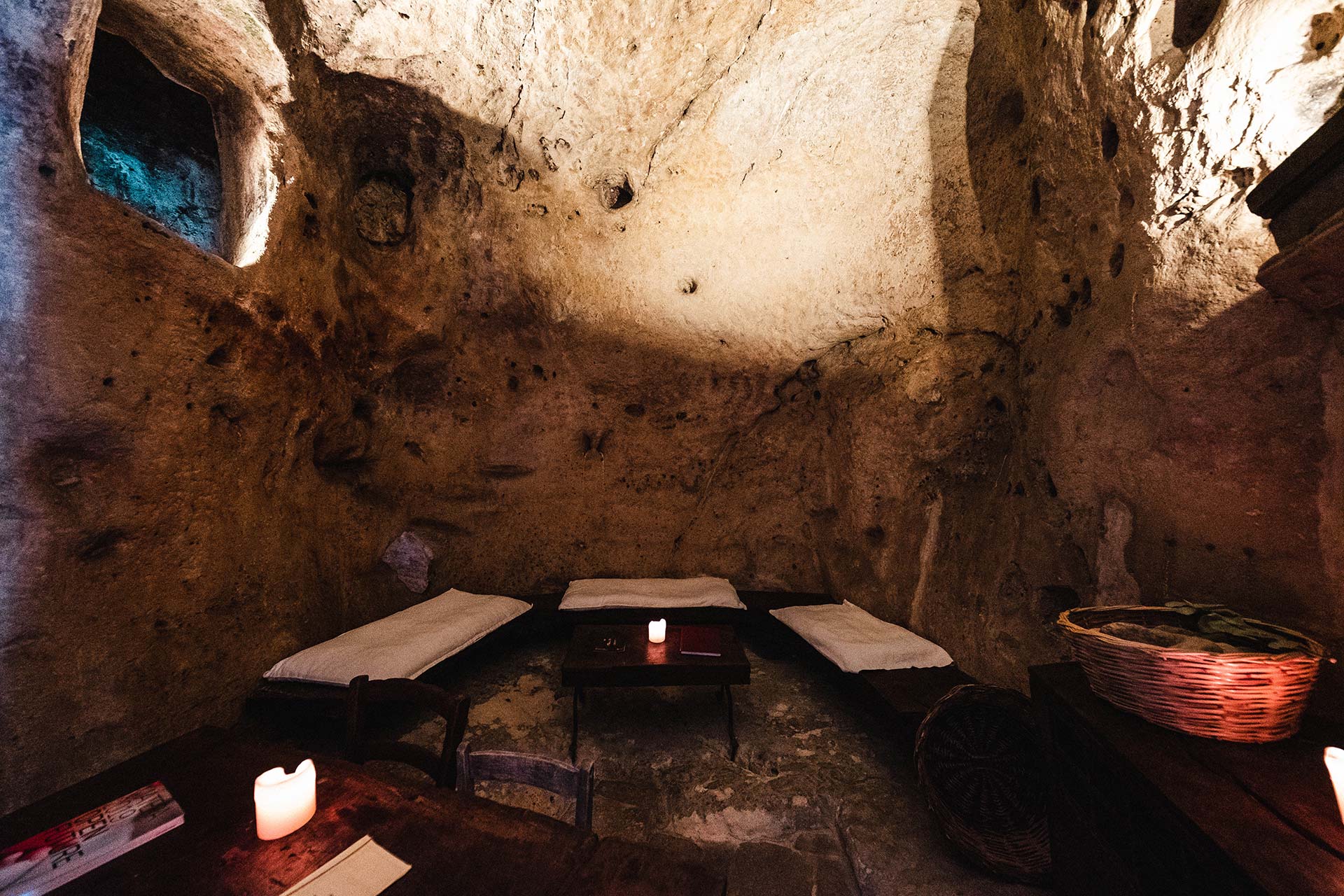 Soggiorno nei sassi a Matera Le Grotte della Civita